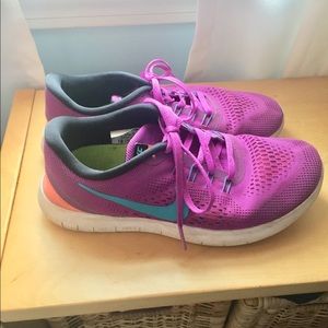 Women’s size 7.5 Nike sneakers